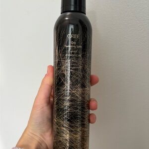Oribe Dry Texturizing Spray in Cream and Black